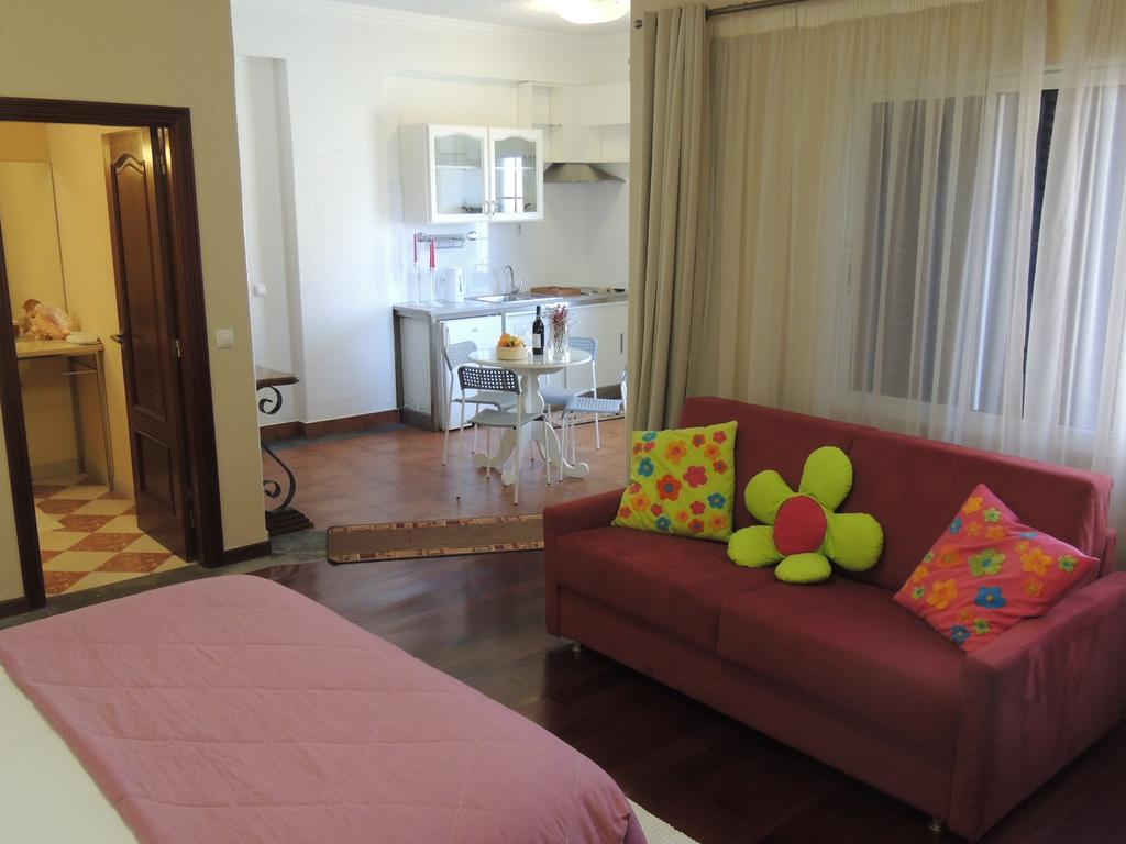 Studio Flat With Pool 푼샬 객실 사진